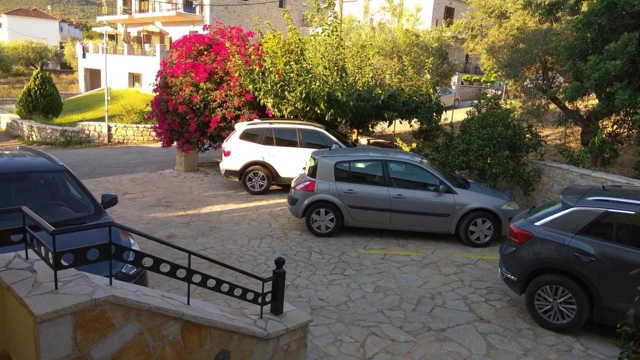 Hotel Patelis Poúlithra 외부 사진