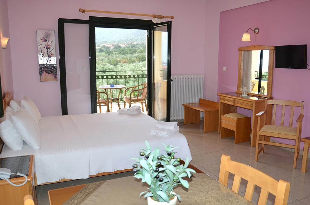 Hotel Patelis Poúlithra 외부 사진