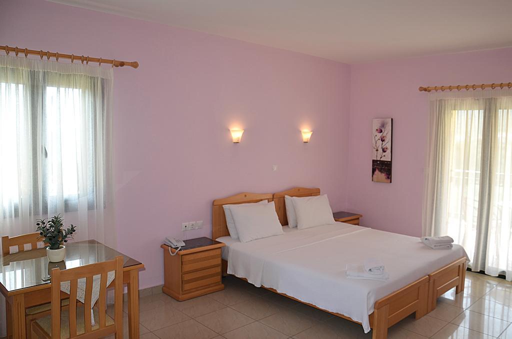 Hotel Patelis Poúlithra 외부 사진