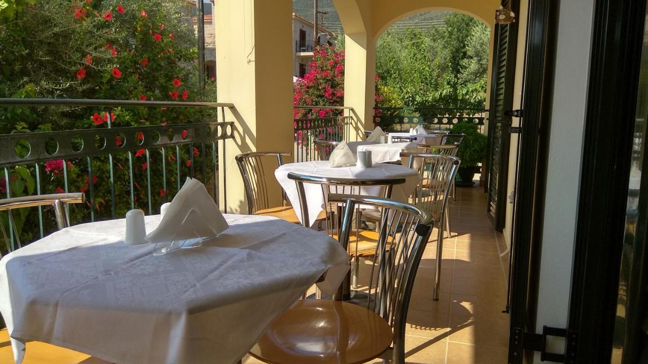 Hotel Patelis Poúlithra 외부 사진