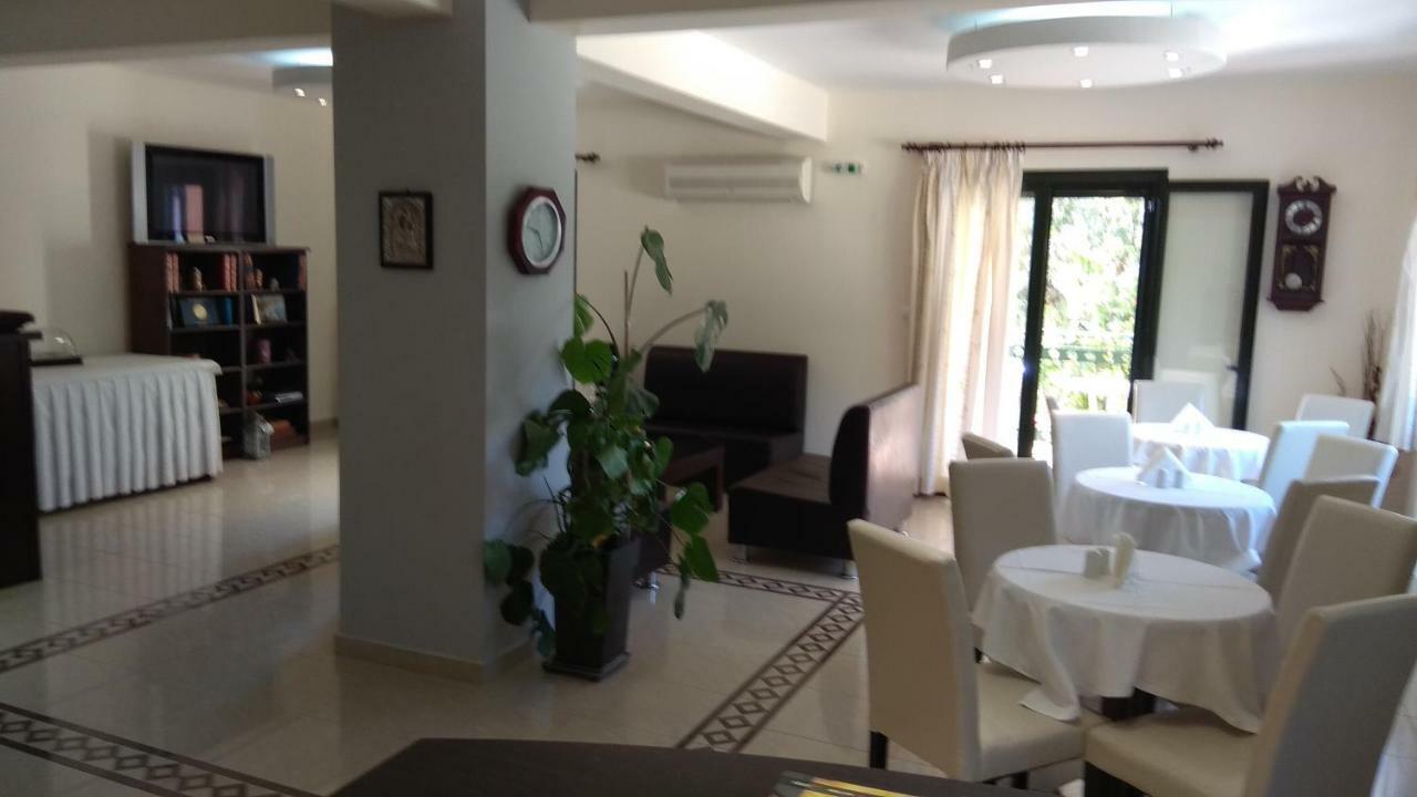Hotel Patelis Poúlithra 외부 사진