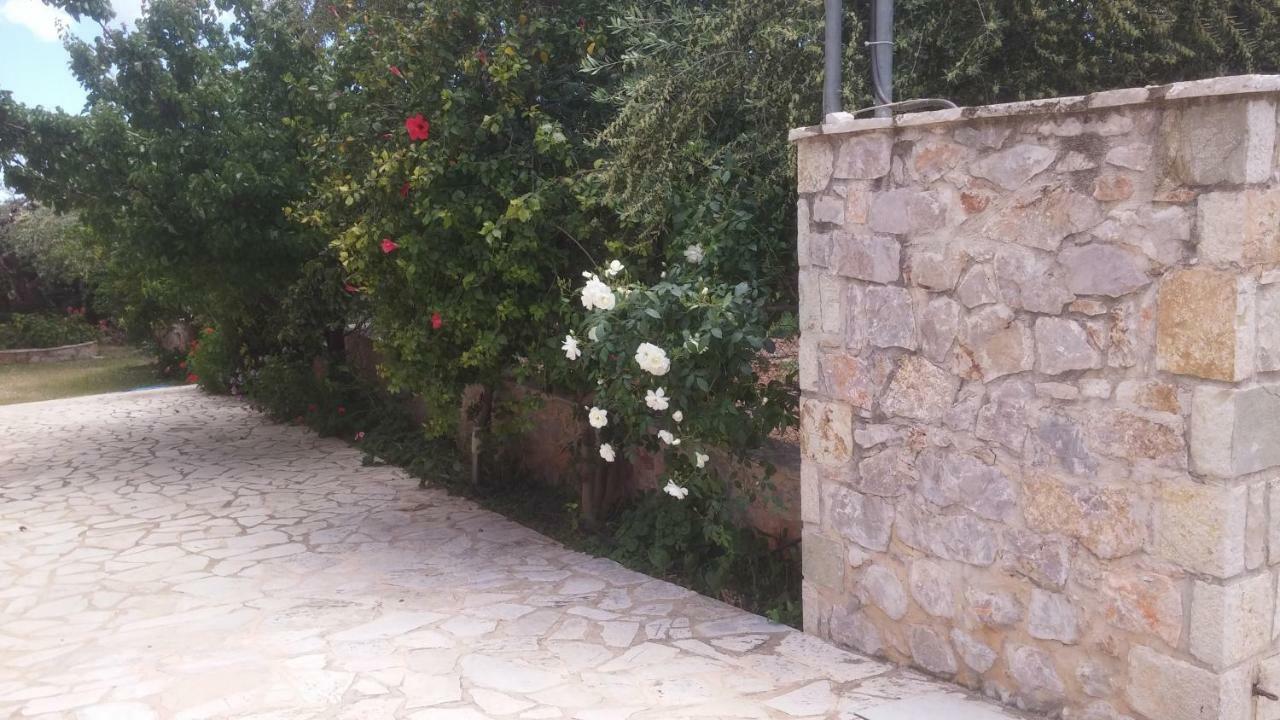 Hotel Patelis Poúlithra 외부 사진