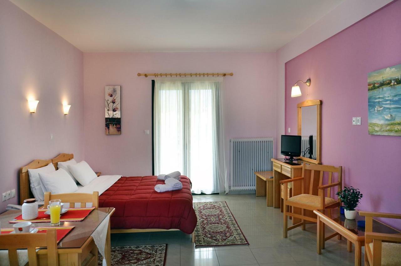 Hotel Patelis Poúlithra 외부 사진